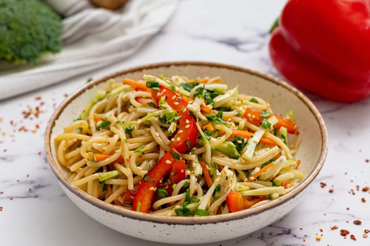 Fresh & Easy Asian Noodle Salad: Perfect for Summer Meal Prep